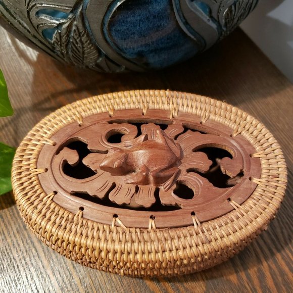 Vintage Indonesia Lombok Wood Rattan Carved Frog Lidded Basket Trinket Box 6" - Picture 3 of 9